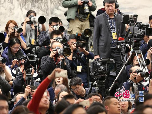 凤凰网新闻记者的风采，关于付裕佳的性别与职业探索，凤凰网新闻记者付裕佳，性别与职业的探索之旅