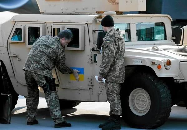 美军现役运兵装甲车，功能与特点分析，美军现役运兵装甲车功能及特点深度解析
