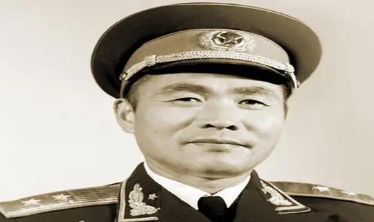 集团军司令与军长的区别，集团军司令与军长的区别解析
