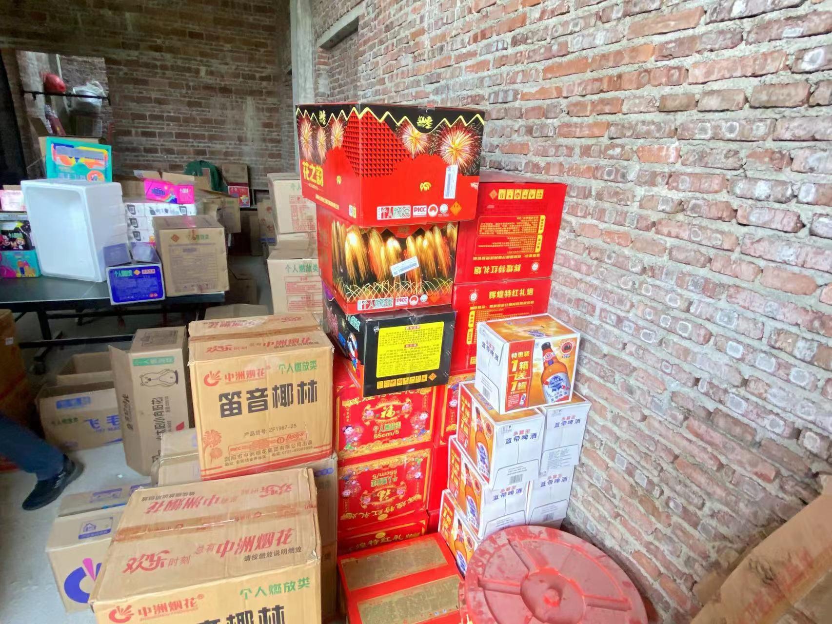 飞毛腿导弹鞭炮，如何正确放置与点燃？，飞毛腿导弹鞭炮，正确放置与点燃指南