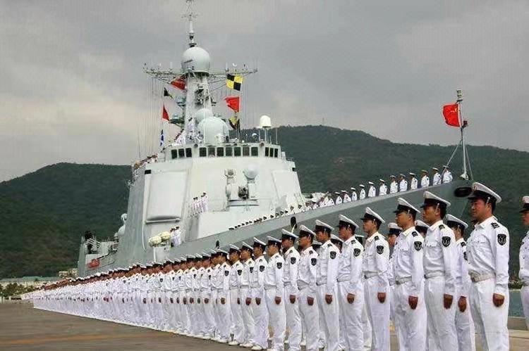 中国航母巨舰排水量的震撼与意义，中国航母巨舰的排水量震撼及其意义