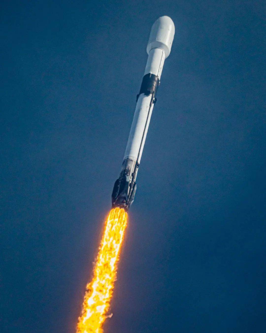 一箭破空，星群闪耀——揭秘一箭143星的壮丽景象，揭秘一箭发射143星壮丽景象，星群闪耀，划破天际