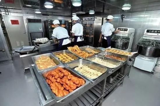 昆仑舰食堂，海上砥砺前行的温暖补给站，昆仑舰食堂，海上温暖补给站，砥砺前行的能量源泉