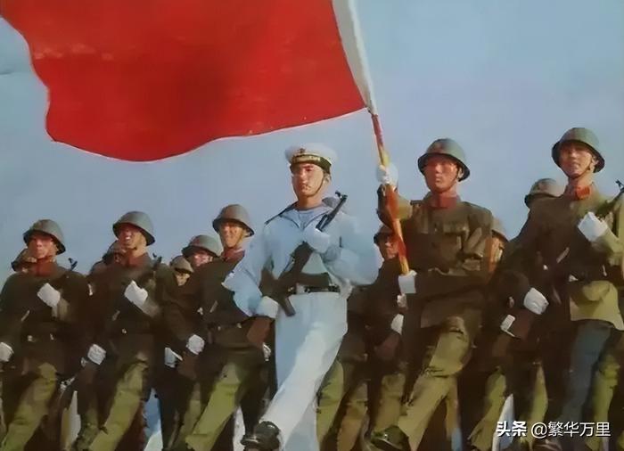 解放军可以穿军装回家吗？——对于军人着装与公共形象的探讨，军人着装规范与公共形象，军装回家的争议与探讨