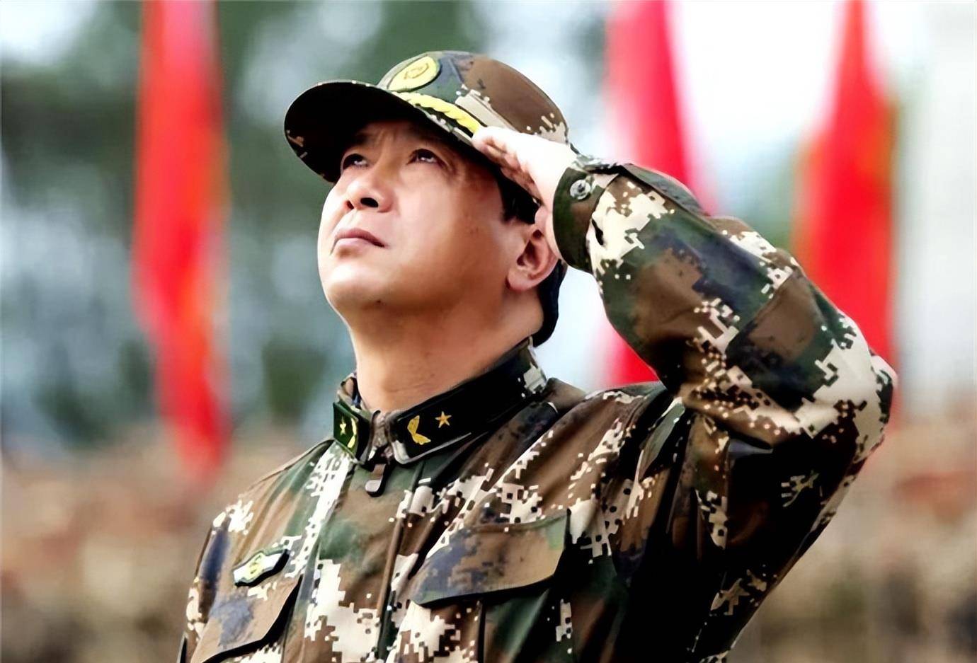 丁晓兵自割右臂背后的故事与图片，丁晓兵自割右臂背后的故事与图片揭秘