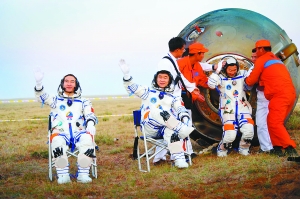 今天航天员回家，英雄归来，梦想启航，航天员荣耀归来，梦想启航，英雄回家之旅