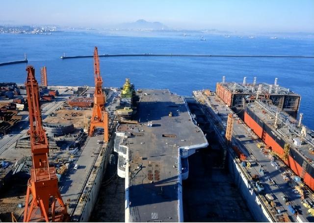 瓦良格号建造年份及其历史背景与意义，瓦良格号建造年份与历史背景及其意义探究