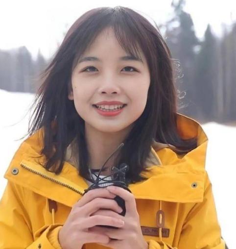 军事频道主持人庄晓莹，声音与力量的完美结合，庄晓莹，军事频道的声音与力量之星