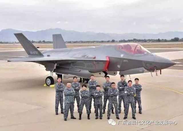 中国空军一号大男孩——蓝天之上的青春印记，蓝天之上的青春印记，中国空军大男孩的壮丽征程