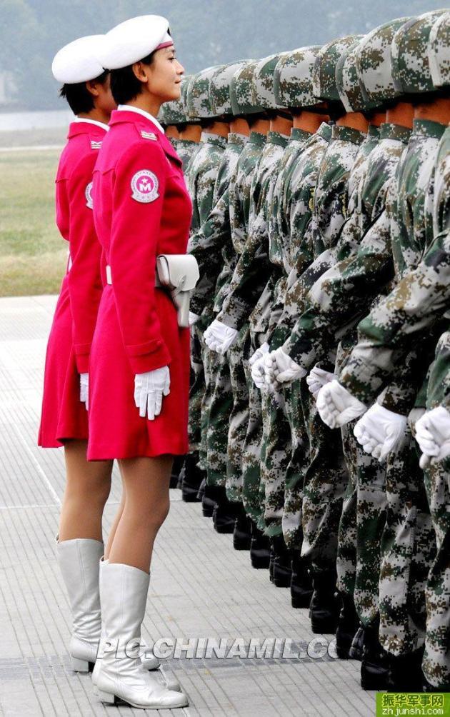 2009国庆阅兵女兵领队，巾帼英雄的风采，巾帼英雄风采，2009国庆阅兵女兵领队展英姿