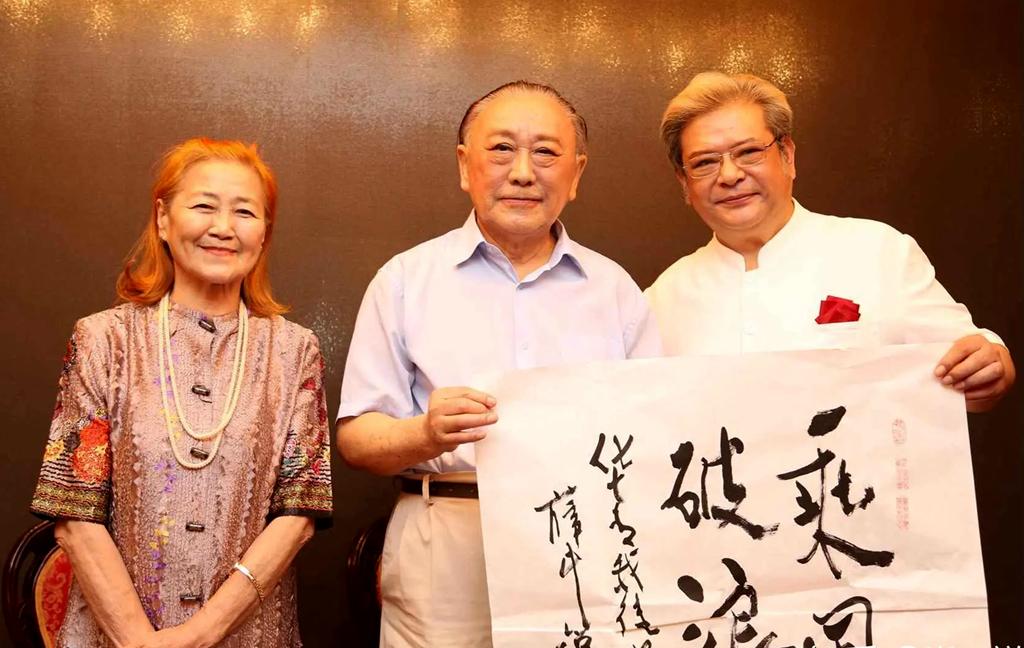 薛中锐与王玉梅，演艺界的璀璨双星，薛中锐与王玉梅，演艺界双星闪耀传奇