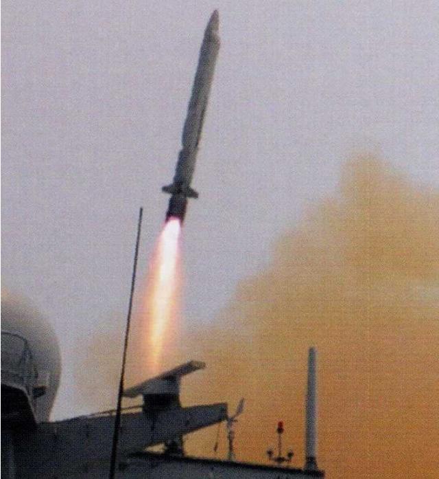鹰击长空，潜射之翼——鹰击18潜射型导弹揭秘，鹰击长空，揭秘鹰击18潜射型导弹，潜射之翼展翅飞翔