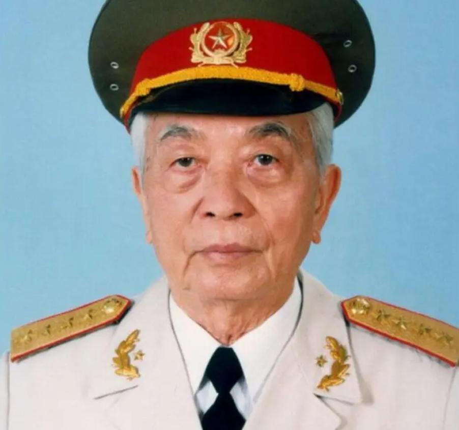 中国著名军事评论专家介绍与照片展示，中国著名军事评论专家介绍及照片展示