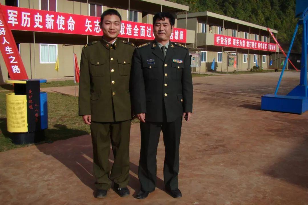 火箭军军装的颜色，荣耀与力量的象征，火箭军军装，荣耀与力量的象征