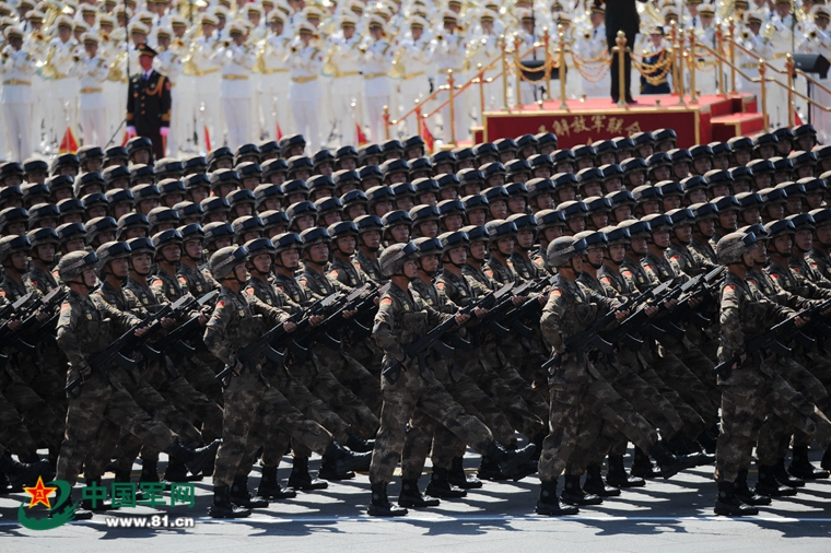 玛德共和国阅兵图片，荣耀与力量的展现，玛德共和国阅兵，荣耀与力量的瞬间展现