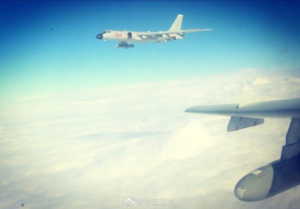中国空军绕飞，展示力量与意志的壮丽画卷，中国空军绕飞，力量与意志的空中壮丽画卷