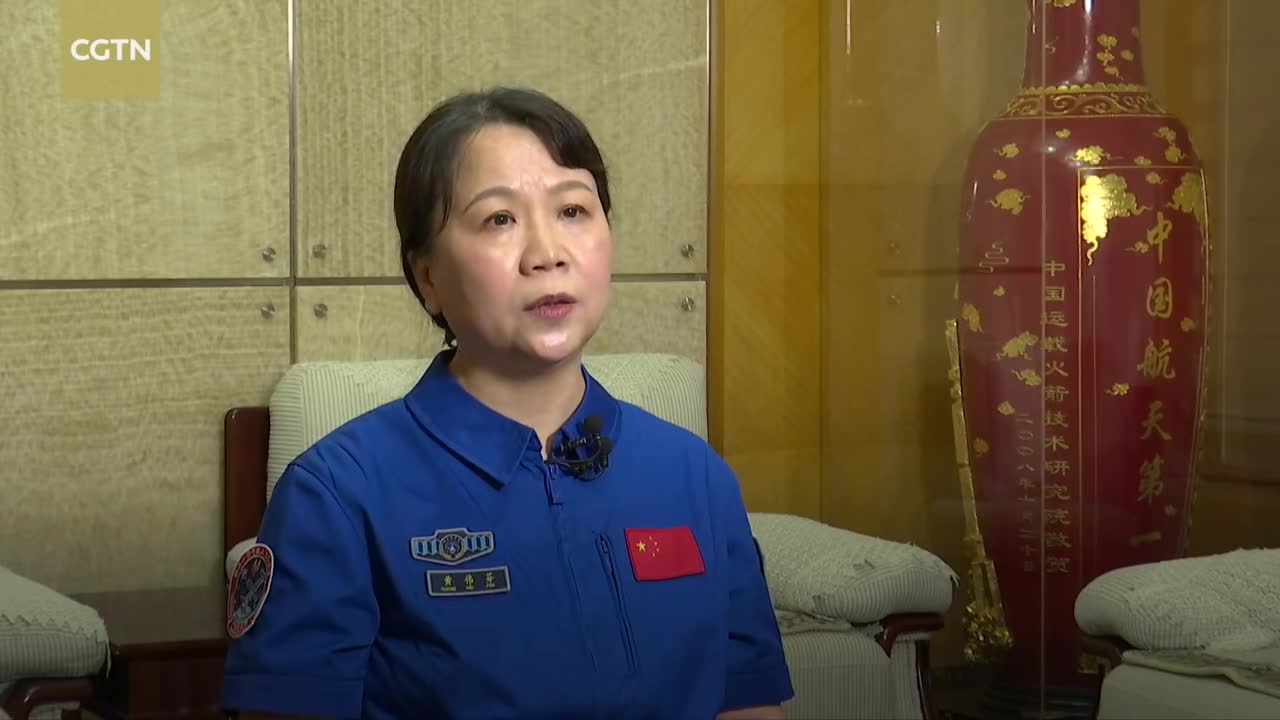 黄伟芬军衔，巾帼英雄的航天之路，巾帼英雄黄伟芬的航天之路，揭秘其军衔与辉煌成就