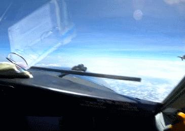 歼-16战斗机的优势,空中霸主的多维实力展现,歼-16战斗机的多维优势,空中霸主实力展现