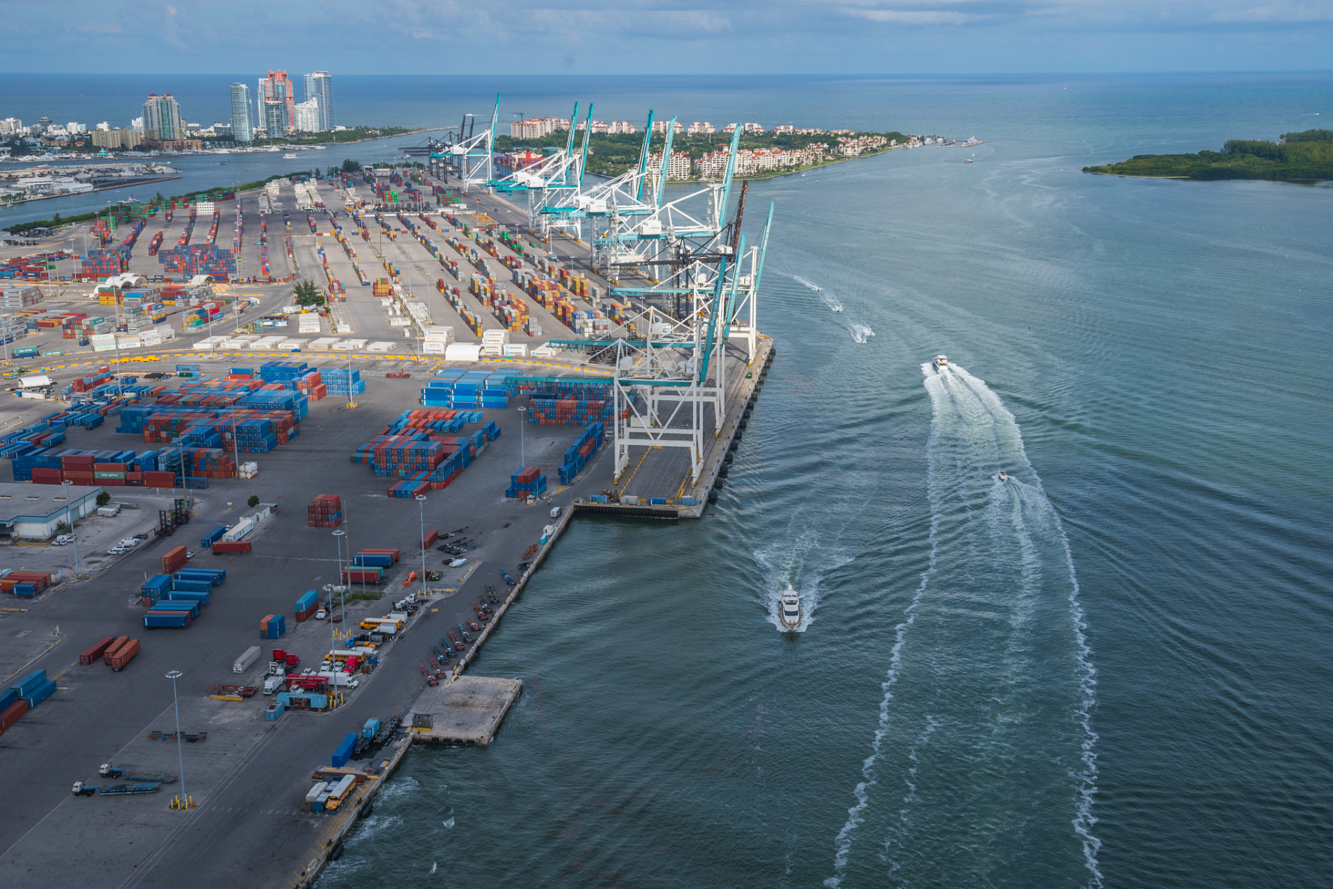 美国西部最大的港口城市——繁荣的门户与多元文化的交汇点，美国西部最大港口城市，繁荣交汇点与多元文化融合地