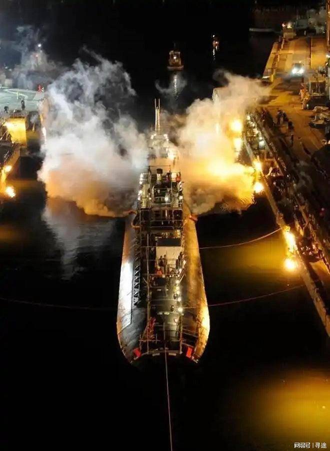 美军舰爆炸最新消息，事件进展与影响分析，美军舰爆炸事件最新进展与影响分析