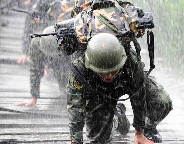 今天阅兵式的壮丽画卷，展现国家力量与荣耀，今日阅兵式壮丽画卷展现国家力量与荣耀风采