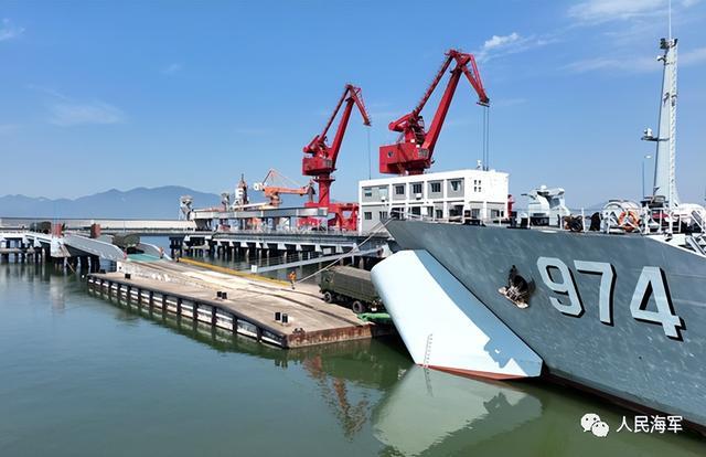 揭秘中国海军的骄傲，073A型两栖登陆舰，揭秘中国海军的骄傲，073A型两栖登陆舰实战解析