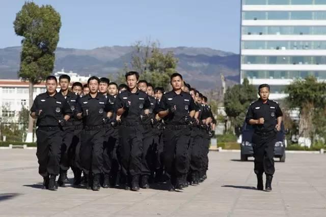 荣耀时刻，19年大阅兵中的老兵方阵，荣耀时刻，老兵方阵亮相19年大阅兵