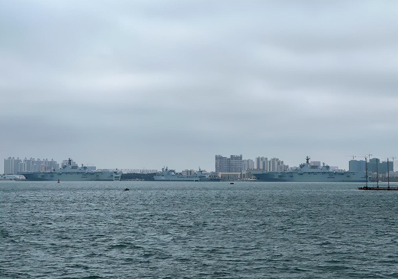 揭秘中国海军的利器，075型两栖攻击舰与它的吨位之谜，揭秘，中国海军的强悍利器——075型两栖攻击舰与吨位之谜探秘