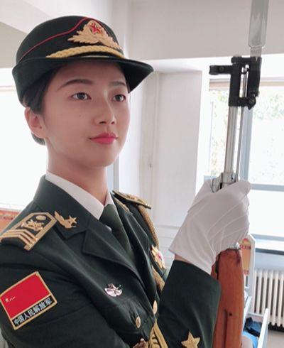 三军仪仗队视频正步，展现荣耀与力量，三军仪仗队正步风采，荣耀与力量的展现