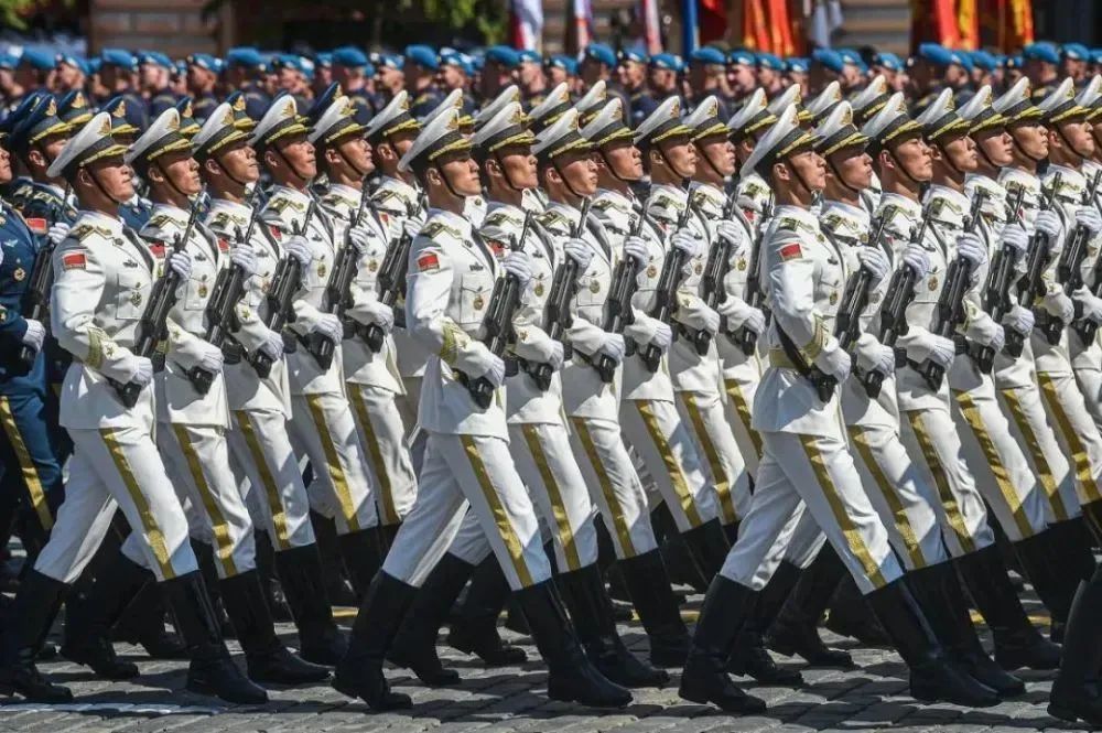 中国胜利日大阅兵中的受阅方队，整齐列队展现国家力量，中国胜利日大阅兵展现国家力量，方队整齐列队威武壮观