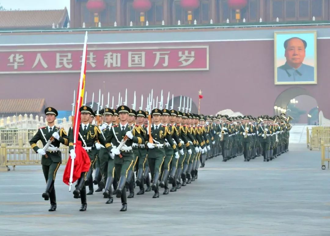 国旗护卫队与三军仪仗队，职责与区别的探讨，国旗护卫队与三军仪仗队，职责与差异解读