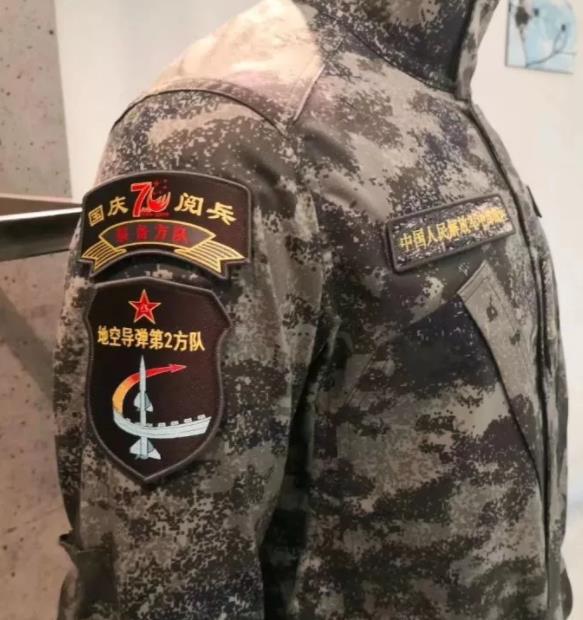星空迷彩服背后的褶皱，名称与设计考量，星空迷彩服褶皱背后的设计考量与命名探究