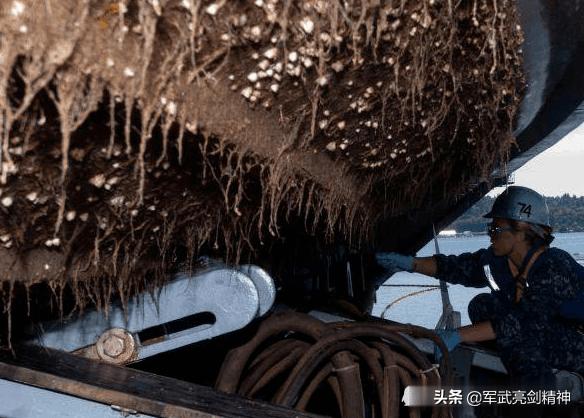 航母船底，设计与技术的杰作，航母船底，设计与技术的巅峰之作