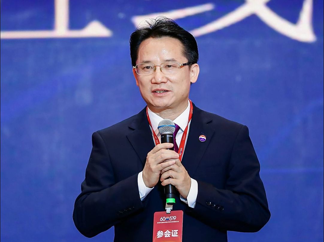 丁雄军的老婆家庭背景探究，丁雄军老婆家庭背景揭秘