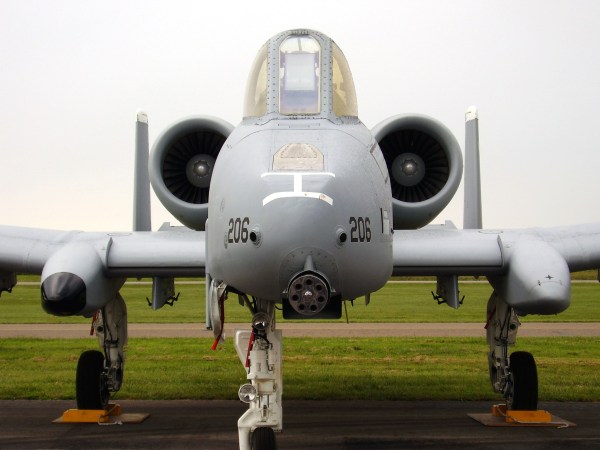 A-10攻击机的性能特点深度解析，A-10攻击机性能特点全面解析
