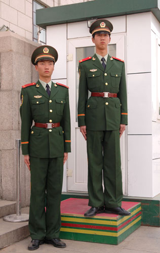 探索现代武警服装图片，时尚、功能与尊严的完美结合，现代武警服装图片，时尚、功能与尊严的交融展现