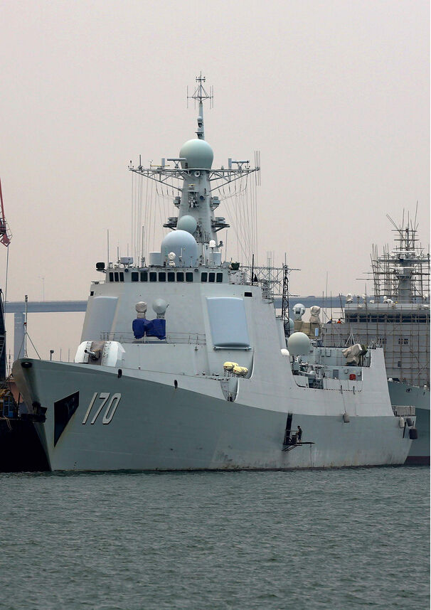 兰州舰的崭新篇章,052C型导弹驱逐舰改装启动,兰州舰崭新篇章启幕,052C型导弹驱逐舰改装启动