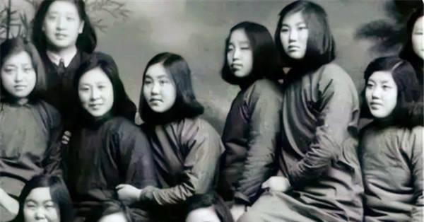 中国女兵正面照片,坚韧与荣耀的象征,中国女兵正面照,坚韧与荣耀的标志性展现