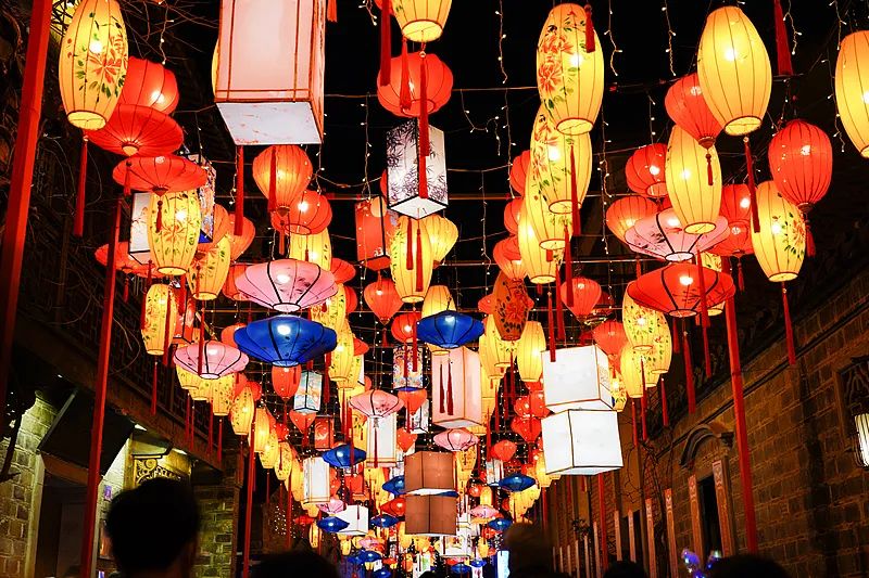 璀璨灯火映照元宵佳节，元宵璀璨灯火盛宴