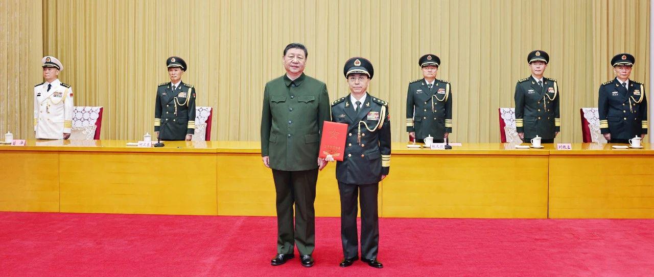 两位军官新晋升上将军，荣耀背后的责任与担当，两位新晋上将军的荣耀与责任，担当背后的力量