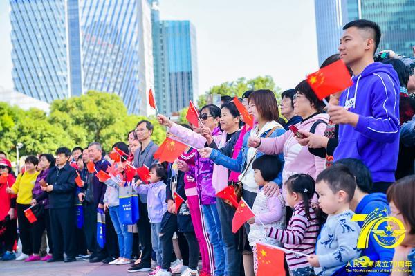 人民空军，翱翔蓝天，守护祖国，人民空军，蓝天守护者，翱翔祖国的骄傲