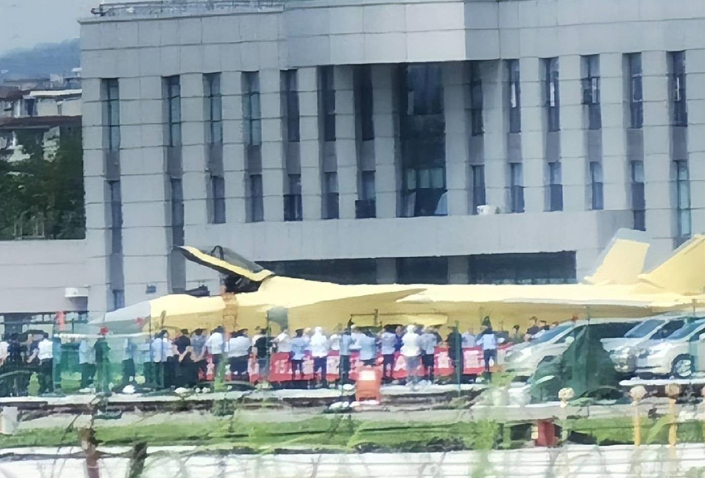 歼-12，中国航空工业中的第三代战斗机，歼-12，中国航空工业的第三代战斗机典范