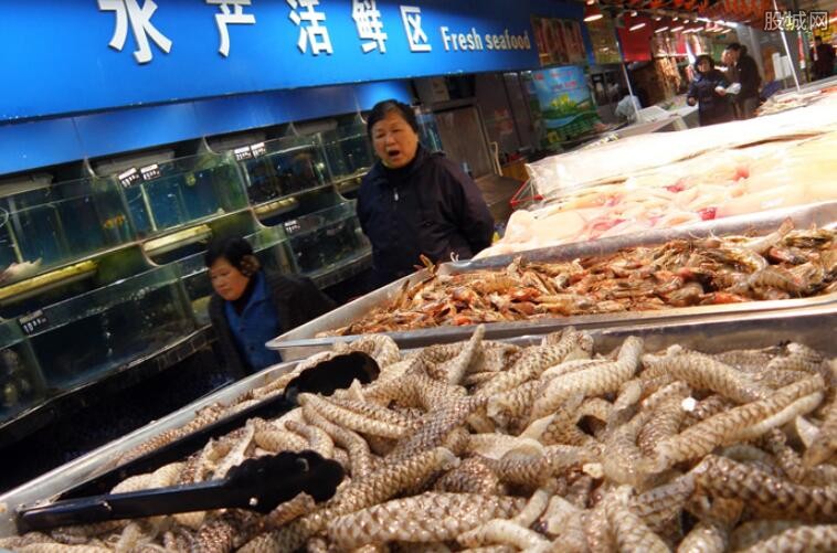 武汉海鲜市场女老板，坚韧与担当的写照，武汉海鲜市场女老板的坚韧与担当风采