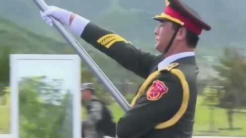 三军女兵方队护旗手谭艳梅，坚韧与荣耀的象征，三军女兵方队护旗手谭艳梅，坚韧之魂，荣耀之光