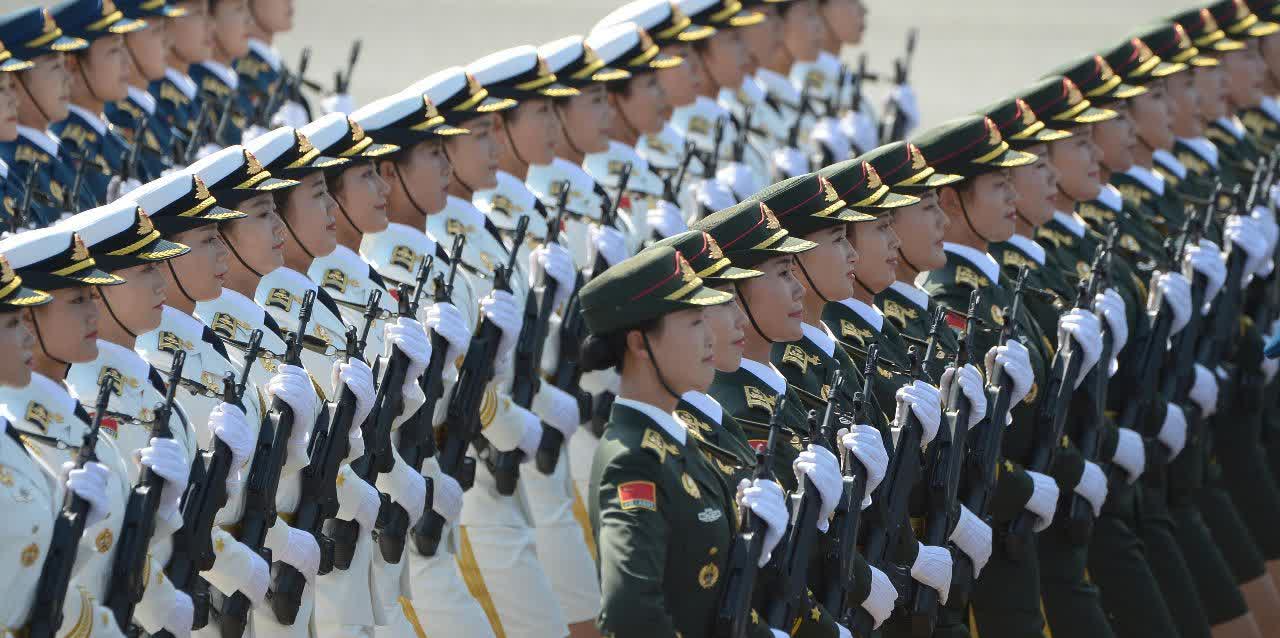 三军女兵方队护旗手谭艳梅,坚韧与荣耀的象征,三军女兵方队护旗手谭艳梅,坚韧之魂,荣耀之光