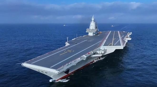 中国第四艘航母——广东舰，新时代的海洋强国标志，广东舰，新时代海洋强国的新里程碑——中国第四艘航母亮相