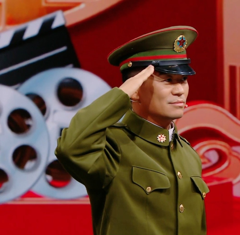 许三多穿的军装是哪式，探究中国军队军装的演变与特点，中国军队军装演变探究，许三多军装款式揭秘