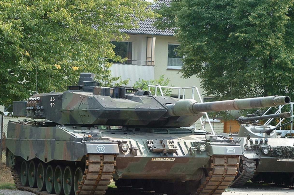 M1A2艾布拉姆斯与豹2A7，两大坦克巨头的交锋与对比，M1A2艾布拉姆斯与豹2A7，两大坦克巨头交锋，实力对比分析