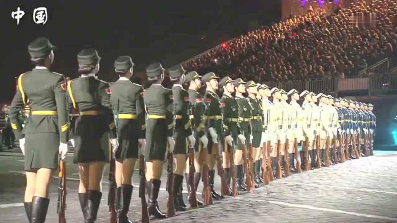 中国女兵最漂亮的表演——英勇与美丽的完美结合，中国女兵的英勇与美丽，完美融合的壮丽表演