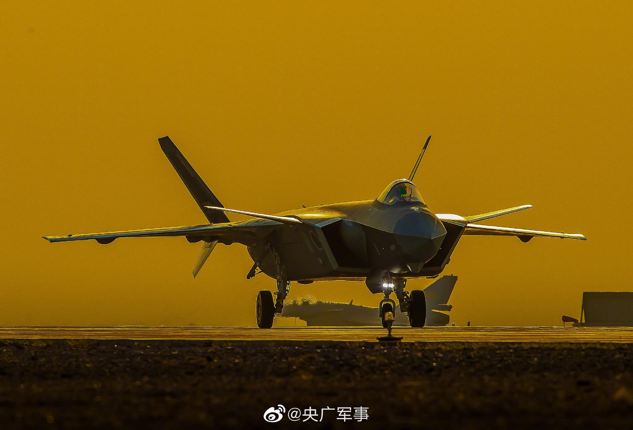 歼-20高清图片壁纸，展现中国空军力量的骄傲与荣耀，歼-20高清壁纸，中国空军力量的荣耀与骄傲展现